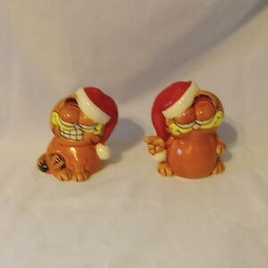 Garfield Christmas Salt &Pepper Santa Hat Shakers